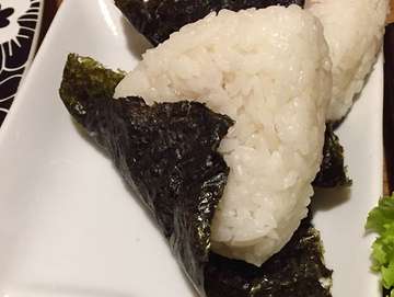 Big meal for tiny lady 😅😬 #sashimi #zarusoba #onigiri #japanesefood #hotate