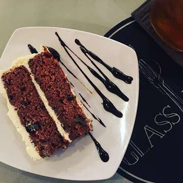 Been looking for tasty carrot cake around the island and I think this arguably be the closest one
Unless anyone has different idea... anyone?
#carrotcake #cakes #dessert #balifood #baliculinary #pastry #foodtraveller #travel #theglasshousebali #meal #foodgram