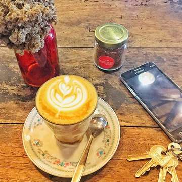 Memasuki waktu indonesia bagian Ngopi yang hakiki ☕️
.
#coffee 
#coffeelovers 
#coffeelatte
