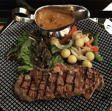 🥩🥩🥩
.
.
.
.
.
.
.
.
.
.
#dinner #steak #rumours @rumoursbaliofficial #seminyak  #italian #restaurant #kuta #bali #travel #traveldiaries #foodie #instafood #meatlover #travelgram #instagravel #l4l #liebe #abendessen