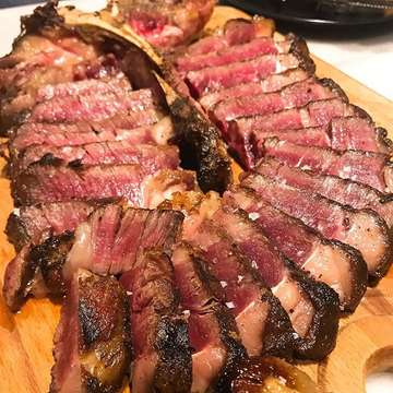 Dry aged.....
Perfectly cooked👍👍👍
#beef #dryaged #salt #protein #steak #grilled #bbq #keto #fat