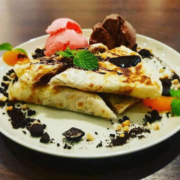 A delightful dessert with your favourite companion💕#happinessissimple#bahagiaitusederhana#dessertcafe#romantichangout#gelatocafe#gelatosurabaya#dessertporn#ladivinegelato
Thank you very much@victorputrag for sharing this with us. 😀