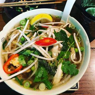 Vietnamese street food. Salt and pepper squid, beef summer rolls and a big bowl of chicken pho #eattherainbow #vietnamesestreetfood #pho #pregnancyfood #pregnancynutrition #healthyfoodout #eatbeautifully