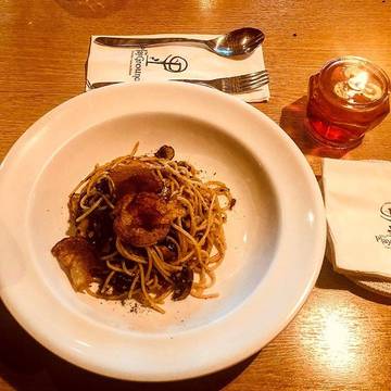 Name : AGLIO OLIO 
Origin : Naples 
A 🌶 spaghetti with garlic oil garnished with chilli flakes . .
.
@theplayground.pim 👍👍 🍝  4/5 for this place.
.
#mrgastronaut #foodinsta #food #foodie #foodblogger #foodporn #foodgasm #foodaholic #foodlover #Foodgram #foodism #foodart #foodpic #foodpost #italianfood #kulinerjakarta #dinner #spaghetti #pasta #naples #italy #cafeculture #café #cafeart #playground #kulinerindonesia