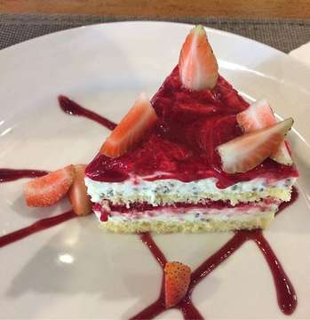 この数日ストロベリーケーキ🍰が食べたくてDijonに来ました。
Sdh bbrp hari pengen bngt makan strawberry cake@Cafe Dijon
