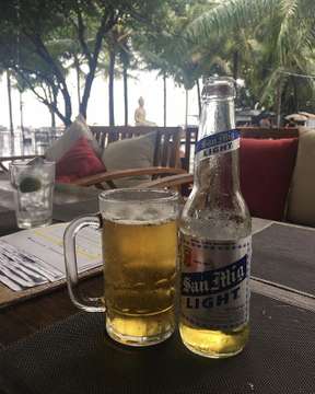 San Miguel Light, Sanur Beach Bali 2018. Please bring light, wash away the rain.. and it didn’t work this time either. Could have had a good beer instead 😂😎 #sanmiguel #sanmiguelbeer #sanmiguellight #sanmiguelmahou #lightbeer #palelager #lowcaloriebeer #clearbeer #rain #buddha #craftbeerporn #craftbeer #instabeer #beerporn #sanur #sanurbeach #bali