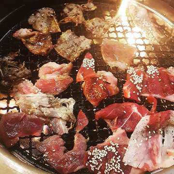 Burn it all! 😍🥩 .
.
.
#shaburi #kintan #allyoucaneat #beef #lamb #buffet #grilled #bbq #happytummy #lunchtime