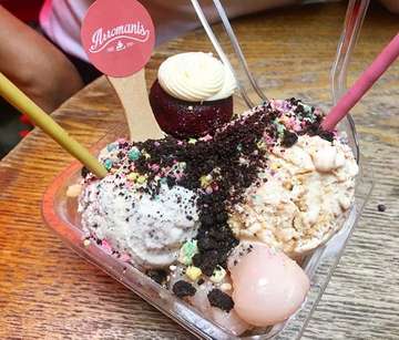 Ice cream bowl - Rating is 5⭐️ It comes with 2 scoops of icecream of your choice ( we chose cookies and cream and cheesecake), some pretzels, mini cupcakes,cereals and some dry fruits. Perfect if craving for sweets. Though there are lots of ingredients into it, it compliments  each other and not fighting with the taste. #indonesia #indonesiafood #indonesiafoodporn #delicious #makan #asianfoods #asiancuisines #asia #foodporn #dessert #icecream #sweets #cravings