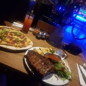 Best ribs of my life  shisha and pizza with the girl 💖
