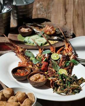 Time to spoil our palate with Balinese delicacies at @BaseBaseSamasta, a place where the taste of the food 👌 always makes us happy 😋
---
Base Base
@SamastaBali
Jimbaran, Bali
---
#BalineseFood #jimbaranbali #Foodcious #BaseBase