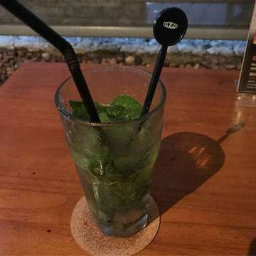 Enjoying my mojito at Padma but no sunset to go with it tonight, the rain is bucketing down Bali style, but still nice!🍸🏝☔️