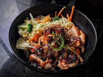 Delicious chicken teriyaki rice bowl by @brassery ❤️❤️❤️👍🏻👍🏻👍🏻🍗 .
.
.
.
.
#chickenteriyaki#foodgasm #foodporn #instafood #foodie#bar#brassery#surabayaculinary#grillchicken#teriyaki#japanesefood#deliciousfood#foodaddict#foods #foodphotography #foodies #foodstagram #foodpics