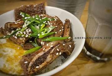 Beef kalbi
- new menu at this great and lovely tiny little place which i recommend alot. (Zomato rate 4)
- great quality beef and this with standar price ... 😋😋😋👍
.
#foodlover #foodinsta #jakartaculinary #jakarta #rawamangun #rawamangunkuliner #snapseed #beef #beeflover #eskopijawa #defactocoffeeandeatery @defactocoffee @arifwn2506