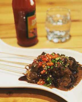 sate jamur.. juaraaaa #kulinerjakarta #kulinerkemang #foodporn #foodlover #satemushrooms #pedes #spicyfood #spycylover #damnspicy #pedesjancok