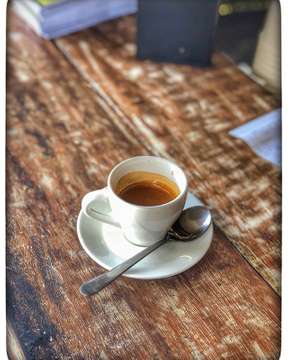 Yeah, it’s a coffee time! #bali #ubud #indinesia #monkeycaveespresso #rocketbean #espresso #kingancis