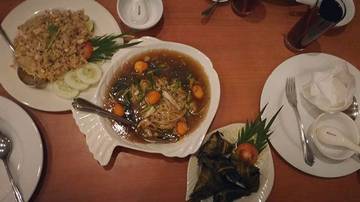 Try to taste Thai food 😜😜
.
.
#thaifood #bodaengthai #ayamgorengpandan #nasigorengayam #ifumie #thaitea #kuliner #kulinersurabaya #foodie #foodpic #instapic #instafood