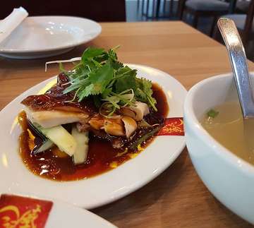 Roasted Chicken & Soy Sauce Chicken Rice

#weenamkee #foodie #foodporn #foodgasm #foodblogger #chinesefood #chickenrice