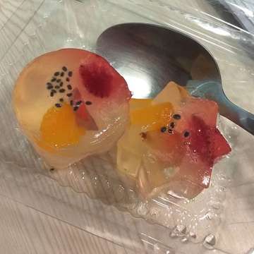 Fruit jelly
.
#jelly #jello #konyaku
#fruity #dessert #instafood #foodporn #foodie