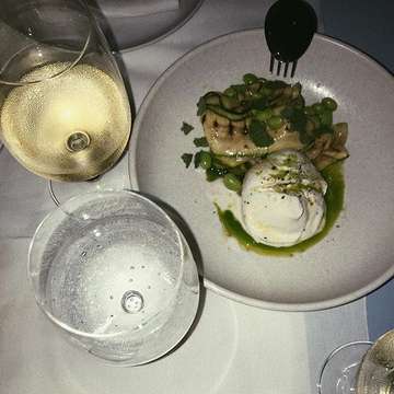 Wasn’t going to let a violent bout of Bali belly stop me from eating this whole burrata was I?