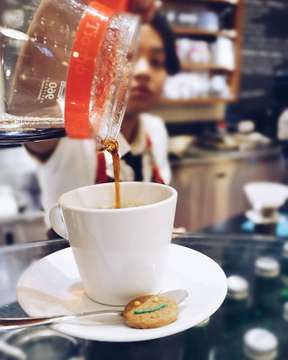 #ngopiajahdulu #coffee #coffeeshopvibes #coffeeart #coffeeadict #manualbrewonly #manualbrewingcoffee #manualbrew #v60 #pourovercoffee #pourover #barista #baristasurabaya #instamoment #instagoods