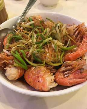 Fresh shrimp ginger scallion style ! 
#freshshrimp #shrimp #gingerscallionshrimp #delicious #yummy #foodie #ilovefood #eatwithme #boson #bostoneats #malden #mingsseafoodmalden