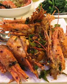 Salt and pepper shrimp heads ! 
#saltandpepper #saltandpeppershrimpheads #shrimp #delicious #sogood #yummy #foodie #ilovefood #boston #bostoneats #malden #mingsseafoodmalden