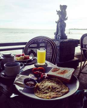 Snídaně pro krále 😊 #bali #lovina #adiramabeachhotel #breakfast #sun #indianocean