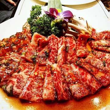 One of our premium Kobe Wagyu platter. We use highly selected meat and we wrap them up in our secret recipe spices. You will never want to stop .
.
Reposting Mr @yyyhonda .
.
.
.
.
.
.
#thegrill #thegrilljakarta #thegrillmidplaza #kawanogroup #kawanointernational #barbeque #japanesebarbeque #koreanbarbeque #kobebeef #wagyu #和牛