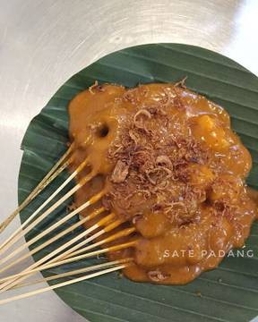 Sweet dreams are made of this! #SatePadang #KwetiauKangkungBelacan 😍😍😍
.
Let’s swipe!!
- Sate Padang : 12 sticks plus lontong 32K
- Kwetiau Kangkung Belacan  32K
.
No regrets!
.
#StreetFood #Dinner #DewiSriFoodCourt #WarungPutriHijau  #Kuta #FoodCenter #Bali #FoodExplorer