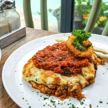 “I never met a Lasagna I didn’t like.” - Jim Davis | Lasagna Al Forno from @casadina 🍴
