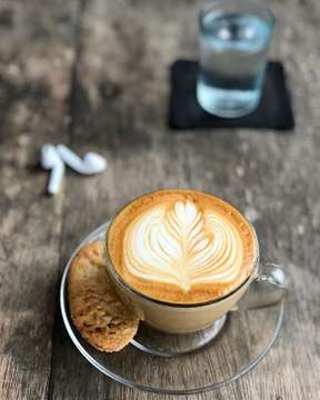 Good morning in @fuzioncafeubud ☀️☕️#goodmorning#goodmorningworld#cappuccino#coffee#coffeelover#breakfast#indonesia#h20#waterfront#bali#ubud#eatpraylove