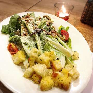 Caesar Salad 
#food #foodporn #foodpic #foodpics #foodstagram #foodgasm #foodlover #surabaya #kuliner #culinary #indonesia #kulinersurabaya #delicious #salad #healtyfood #caesarsalad