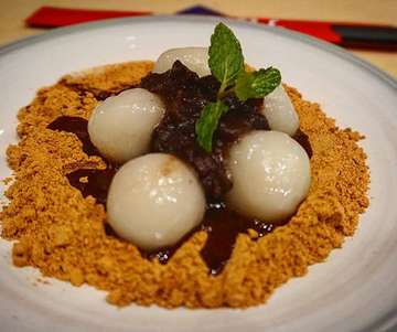 Shiratama Kinako (Japanese motchi served with soya powder, brown syrup & sweet red bean) 💓💓💓😁 delicioussss!!!! @washokusato_indonesia 📍: Washoku Sato Indonesia, Central Park Lantai 1