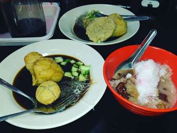 Cemilan sore hari😋😋 #pempekpalembang #eskacangmerah #kulinerindonesia #foodporn #foodgram #foodlover #likeforlike #instafoodies