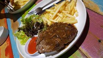 Ma holiday w/ @arianidesi31 part 1~ 
Meat, meat I luv meat~ 
#beefsteak #withmushroomsauce #frenchfries #salad #breakcafe #holiday #dinner #agstinaindr