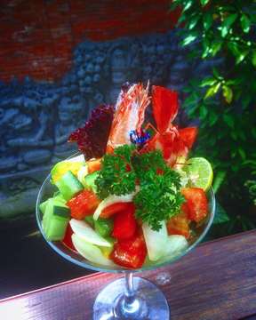 #relax 
#avocadoshrimpcoctailsalad 
#ubudfood #gedongsisiwarung #garden
#loveyourfood #kitchenstyle