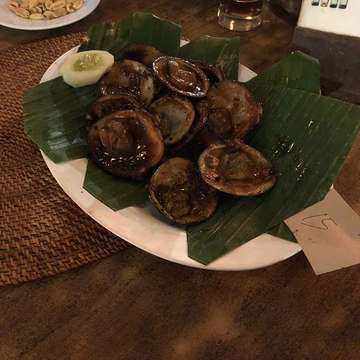 Finally menega for dinner #menegacafe #jimbaran #bali #seafood #crab #fish #prawn #kangkungbelacan #seashell #dinnertime #family