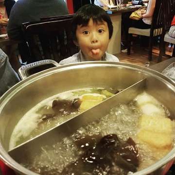 Jagoan yeah #saturdaynight #pvj #bandung #family #suki #happy #food