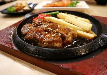 My recommendation menus at @washokusato_indonesia are Salmon Sioyaki and Tenderloin steak
The tenderloin steak looks so tempting 😍
.
.
Overall Rating: 4.5/5
Taste: 4/5
Service: 5/5
Location: Mall Central Park
Price
Salmon Shioyaki: 99.8k
Tenderloin Steak: 139.8k
@chobba.id
.
.
.
#nomnom #foodyID #washokusato #Chobba #whatsupJakarta #chobbaID #MeisUniqueCulinary #Jktfoodbang