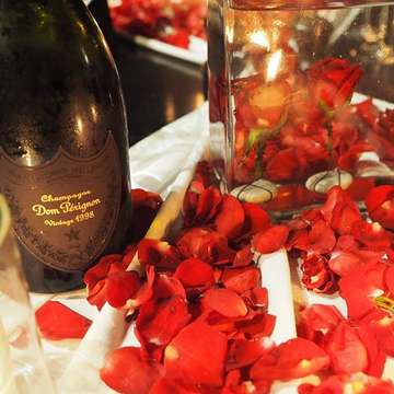 Take me back.... private dinner under the stars @bulgarihotels with hundreds of rose petals and amazing champagne🌹 😊🌹 🍾
.
.
.
.
#bulgarihotel #domperingnon #luxurytraveller #holidays #holidaydestination #travel #wanderlust #bali #uluwatu #1998domperignon #privatedinner #roses #luxury