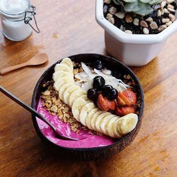 (BALI) morning breakfast in Bali be lyke hello Uluwatu bowl😋 @nalubowls
.
.
.
. 
#duoeaters #duoeatersbali #nalubowls #jktgo #bali #jktfoodbang #foodlover #anakjajan #eatandtreats #savoury #foodporn #foodism #foodstagram #foodgasm #instafood #acaibowl #jktfooddestination #doyanmakan #goodfood #instagram #instafood #balifood #bali #canggu #balidiaries #balidining #balifoodies #thebalibible #baligo #localfood