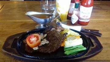nyobaon steak *sirloin nya pasadena steak#kuliner#yummy#steak