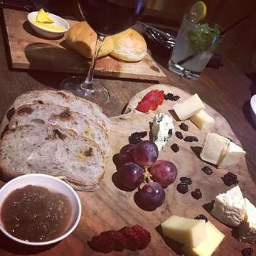 CHEESE BOARD @caitlinsherwin.watts #cheese #wine #foodie #delicious #food