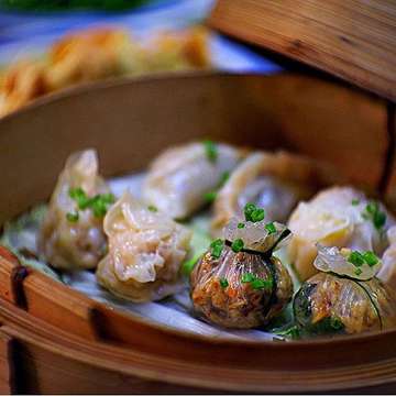 @fatgajah. Combine together between chicken, prawn, lamb & tempe, in 3 difference sauces. (soy vinegar, sweet soy chili & roasted sesame sauce) open daily! #dumplings #restaurant #noodles #smalldishes  #seminyakbali #drinks #cocktails #foodies