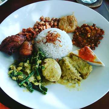 Nasi Campur 😛🍛🍜 #indonesianfood #bali #nasicampurbali