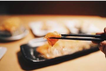 Setiap prosesnya tidak akan membohongi rasanya yang begitu lembut di mulut 😊.
.
.
.
#sushi #sushitei #sushiteimksr #sushiteiindonesia #food #foodporn #foodphotography #foodblogger #foodgasm #kulinerlezat #lunch #dinner #kuliner #kulinermakassar #makassarfood #japanfood #foodmakassar #makassarkuliner
