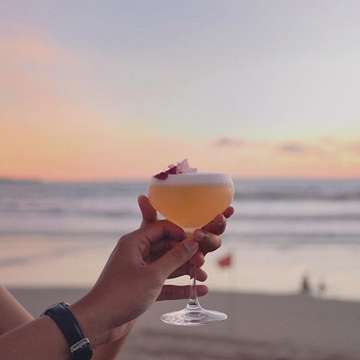 The most beautiful sunset is when you have it with your beloved one.
-
Shiro cocktail by @seasaltseminyak
-
#Foodinframebali #sunset #seasaltseminyak