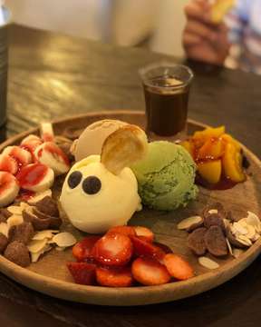 Sesungguhnya dessert yg lucu ini mendinginkan hati 😂😂😍😍😍 #rabbitholegogreen