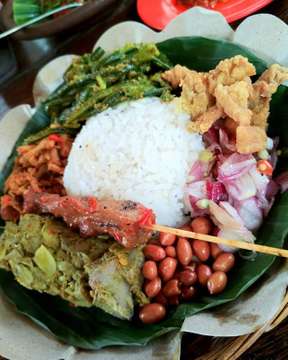 Nasi Campur Bali
#nasicampurbali #khasbali #kulinernusantara #kulinerbali #smarapuraresto #kamerahp #xiaomi #redmi4x