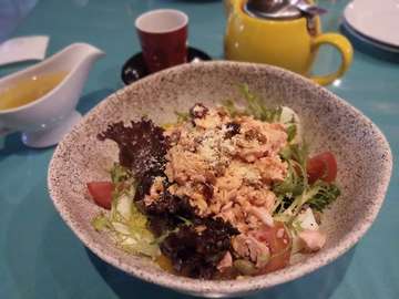 .
Salmon Salad+Hot Tea
@noahsbarncoffeenery
Tempatnya nyaman
Suasananya Enak